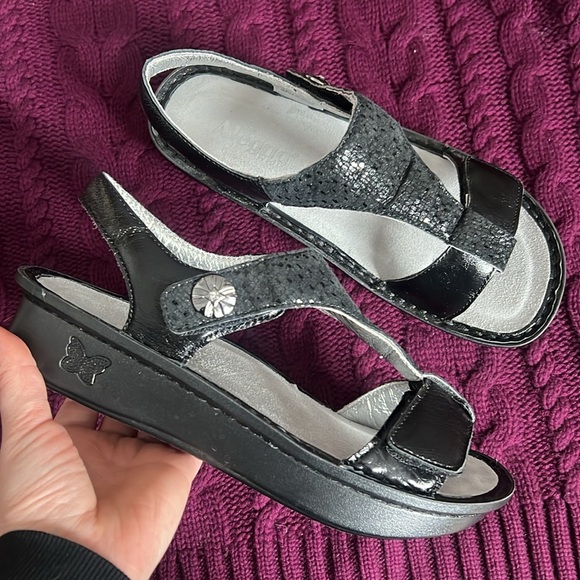 Alegria Tile Me More Black Leather Kendra T-Strap Sandals Size 40 Size 9.5/10 - Picture 3 of 13